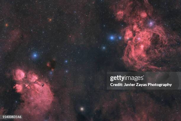 ngc 6334 - cat's paw nebula and ncg 6357 - war and peace nebula in scorpius - espaço para texto imagens e fotografias de stock