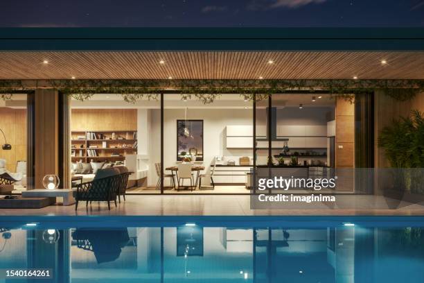 casa de luxo com piscina à noite - stately home - fotografias e filmes do acervo