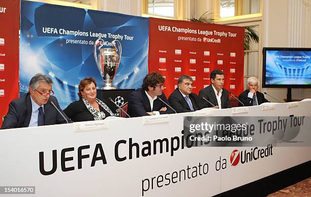 Mimmo Malfitano of Gazzetta dello Sport, Naples Sports cousellor Giuseppina Tommasielli, Ciro Ferrara, Stefano Mazzetti of Unicredit, Antonio Careca...