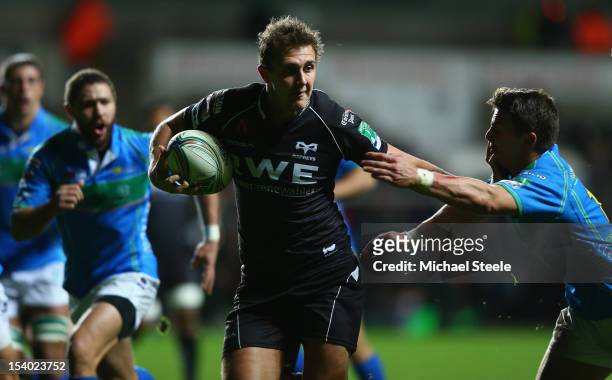 Ashley Beck of Ospreys holds off Tommaso Benvenuti of Benetton Rugby Treviso to score his sides final try during the Heineken Cup Pool Two match...