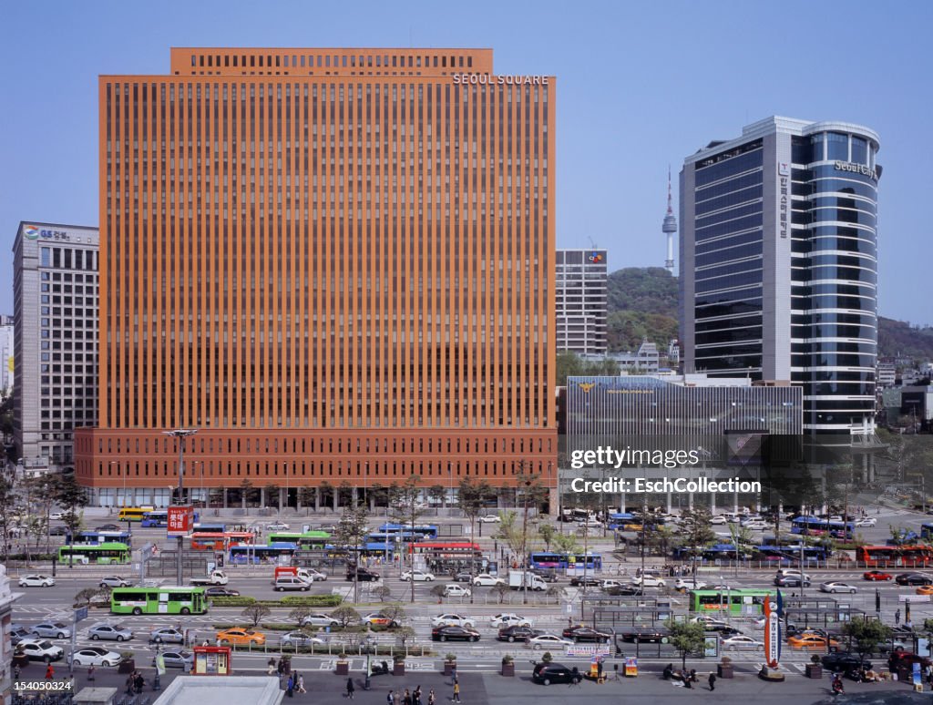 Colorful traffic in front of Seoul Station