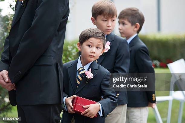 groomsboys - ring bearer fotografías e imágenes de stock