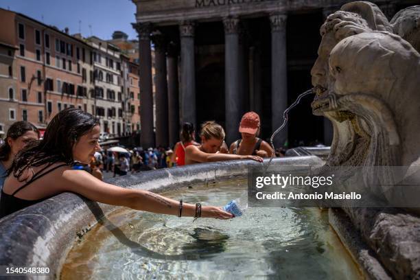 Heat In Rome Hot Gates Photos and Premium High Res Pictures - Getty Images