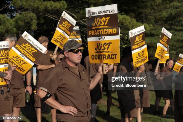 Ups Members Us Ups Teamsters Photos and Premium High Res Pictures - Getty Images