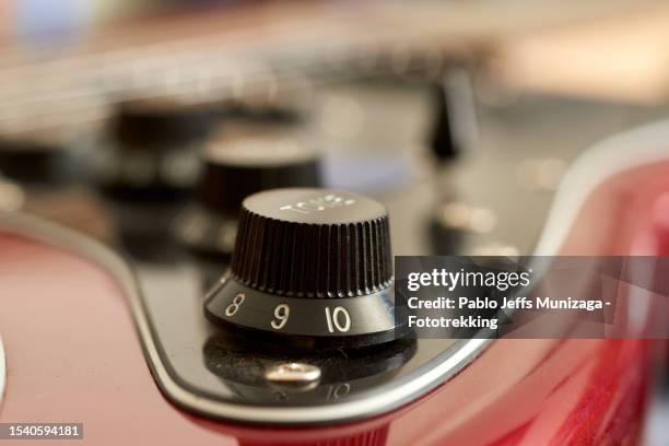 volume knob on electric guitar - lautstärkeregler stock-fotos und bilder