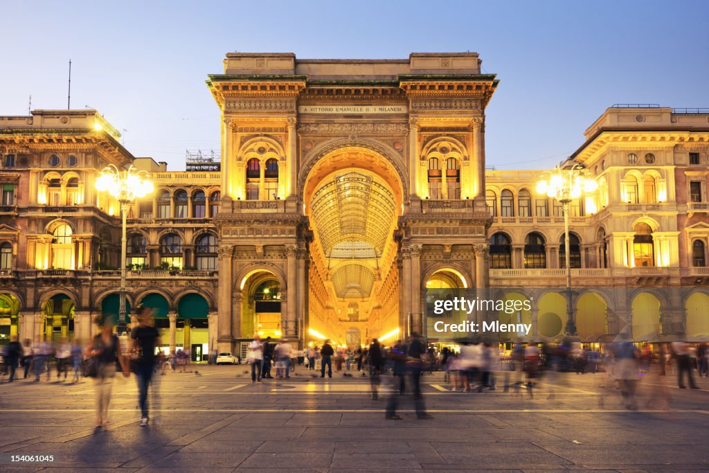 Galleria Vittorio Emanuele presso Piazza del Duomo Milan Italy