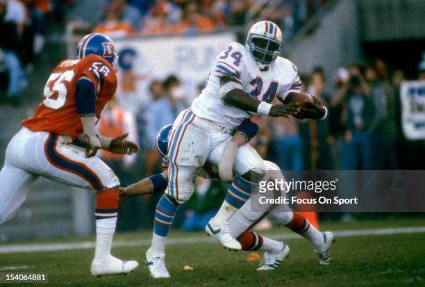 Running Back Earl Campbell of the Houston Oilers carries the ball against the Denver Broncos during an NFL football game November 2, 1980 at Mile...