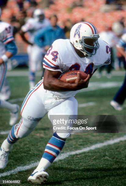 Earl Campbell of the Houston Oilers warms up before an NFL football game circa 1981. Campbell played for the Oilers from 1978-84.