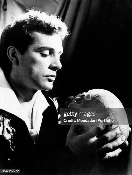 The British actor Richard Burton acting in the tragedy Hamlet. New York, 26th September 1963