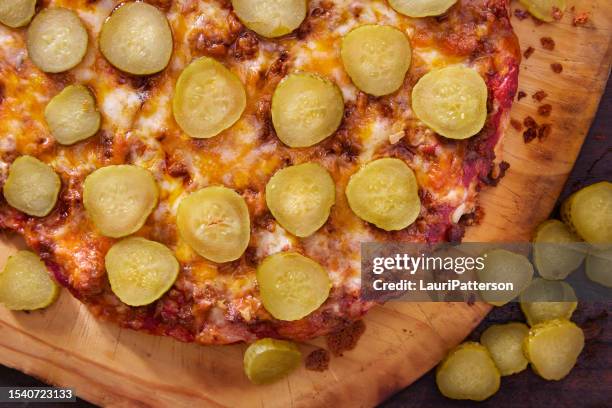 thick crust cheeseburger pizza - deep dish pizza stock pictures, royalty-free photos & images