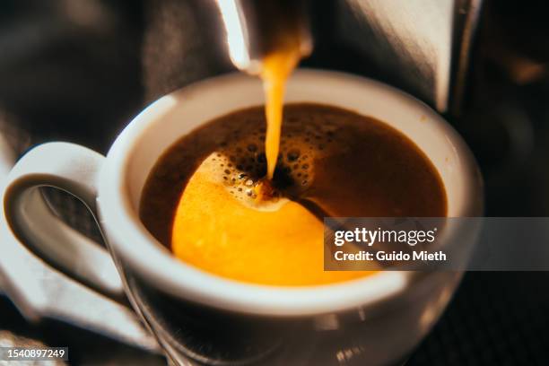 coffee machine pouring out espresso shot. - cafeïne stockfoto's en -beelden