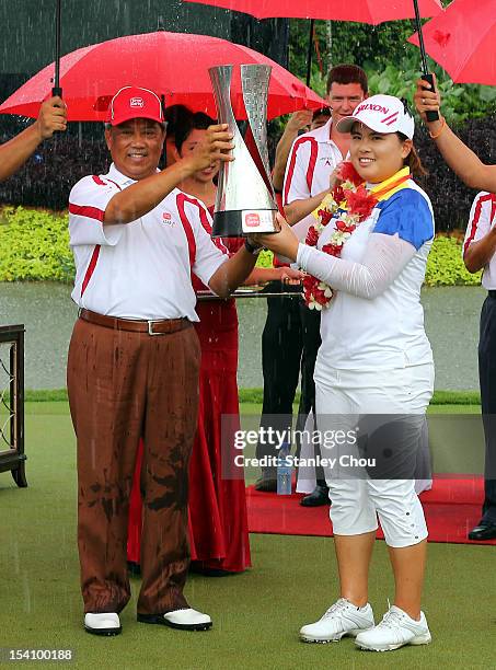 Inbee Park of South Korea receives the Sime Darby LPGA Trophy from the Deputy Prime Minister of Malaysia Tan Sri Muhyiddin Yassin after she won it 15...