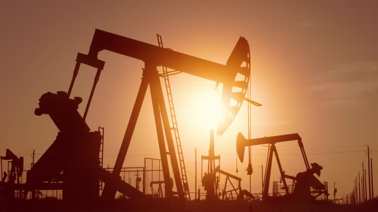https://media.gettyimages.com/id/1541004328/video/oil-wells-at-sunrise-in-california.jpg?b=1&s=640x640&k=20&c=Nl_ogaVYZgi2d_AGguLIUyVhBOofSIzQXWatVuR-y3s=