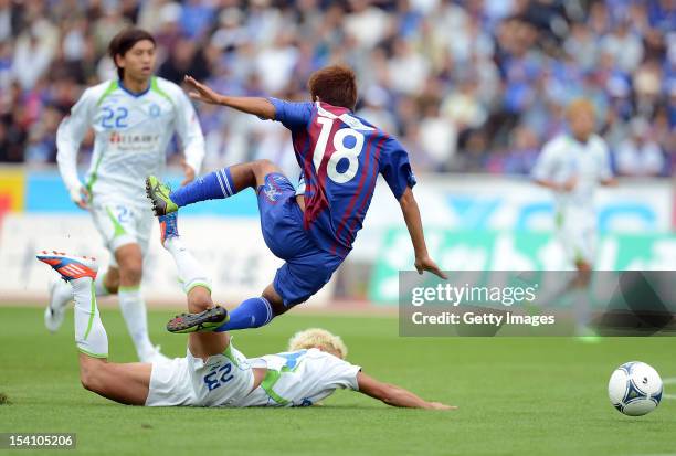 Yoshifumi Kashiwa of Ventforet Kofu is tackled by Kaoru Takayama of Shonan Bellmare during the J.League second division match between Ventforet Kofu...