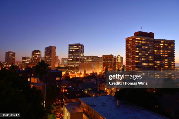 oakland skyline - oakland california skyline - fotografias e filmes do acervo