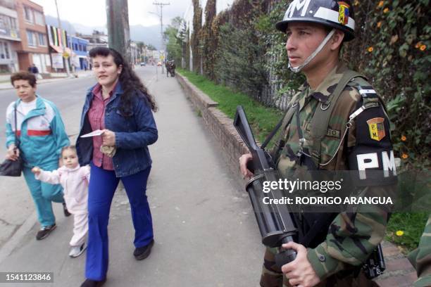 Soldier stands in front of a center where tomorrow's presidential elections will take place in Bogota, Colombia 25, May 2002. AFP PHOTO/Rodrigo...