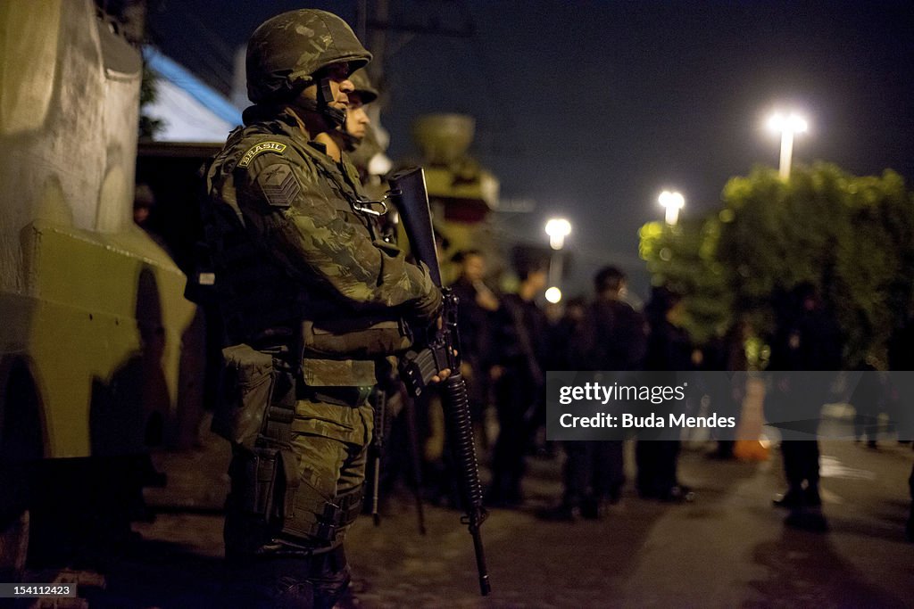 Bope Police Rio Police officers of the Special Police Operations Battalion , Marine ...