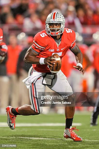 Quarterback Braxton Miller of the Ohio State Buckeyes runs with the ball against the Nebraska Cornhuskers at Ohio Stadium on October 6, 2012 in...