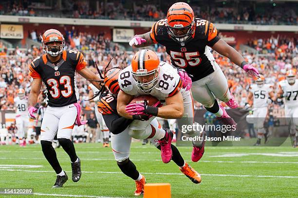 Tight end Jordan Cameron of the Cleveland Browns dives for extra yards while under pressure from free safety Reggie Nelson, outside linebacker...