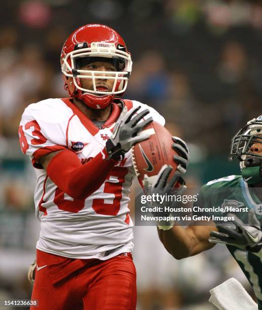 University of Houston wide receiver Patrick Edwards pulls in a tough pass for a touchdown as Tulane University cornerback Derrick Strozier tries to...