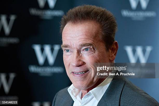 Arnold Schwarzenegger Signs Total Recall My Unbelievably True Life