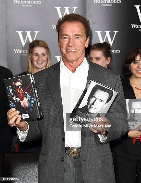 166 Arnold Schwarzenegger Signs Copies Of Total Recall My Unbelievably