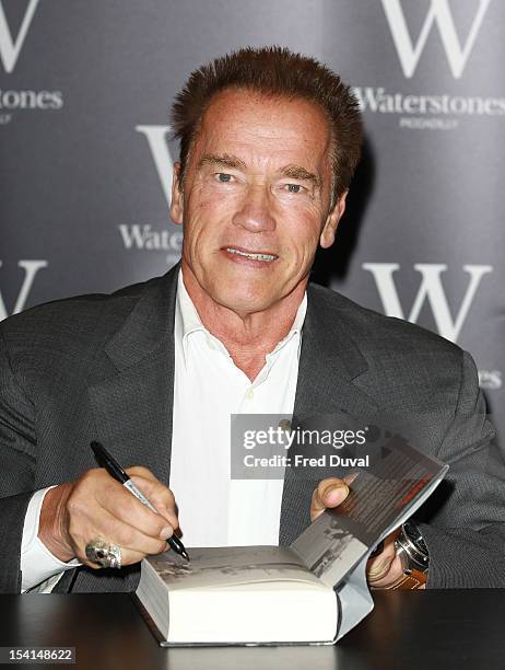 Arnold Schwarzenegger Signs Total Recall My Unbelievably True Life