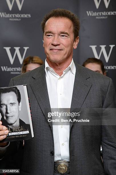 Arnold Schwarzenegger Signs Total Recall My Unbelievably True Life