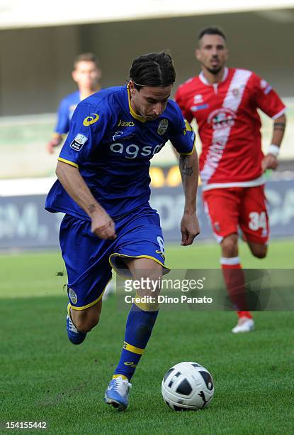 Daniele Cacia of Helles Verona in action during the Serie B match between Hellas Verona FC and US Grosseto at Stadio Marc'Antonio Bentegodi on...