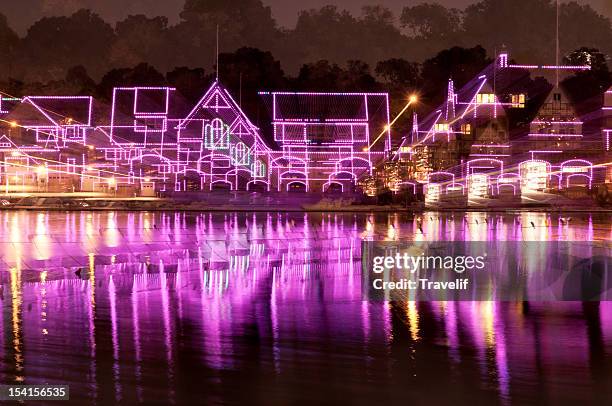 boathouse row illuminated with pink lights - fluss schuylkill stock-fotos und bilder