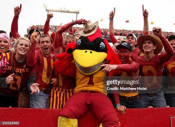 Cyclone Cardinal 133 Fan Cy Stock Photos, High-Res Pictures, and Images - Getty Images