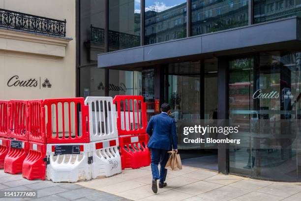 Coutts 190 Coutts Banks Stock Photos, High-Res Pictures, and Images - Getty Images