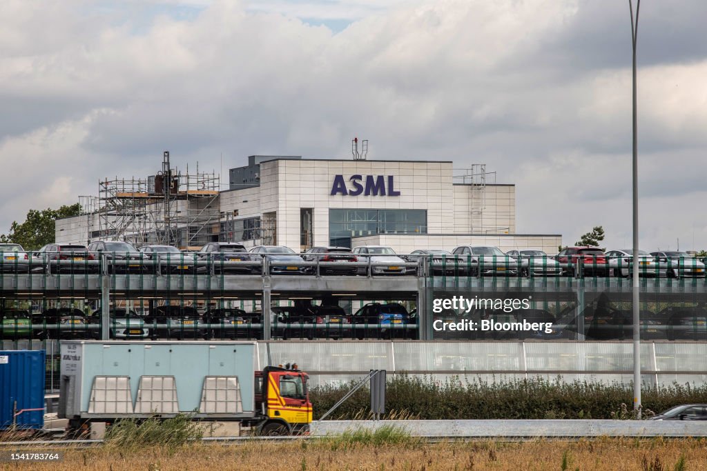 Asml Building 77 Cars parked at the ASML Holding NV headquarters and factory in... News ...