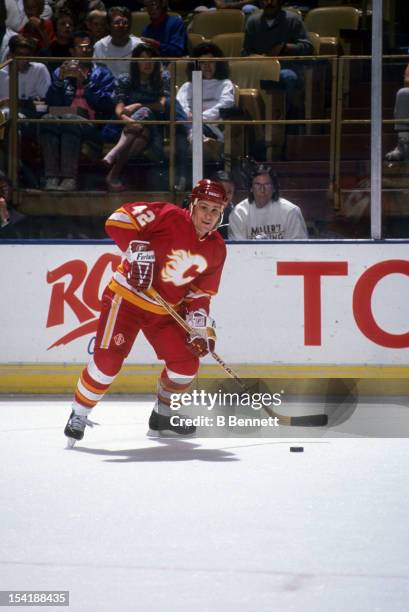 Sergei Makarov of the Calgary Flames looks to pass during an NHL game against the against the Los Angeles Kings on March 21, 1992 at the Great...