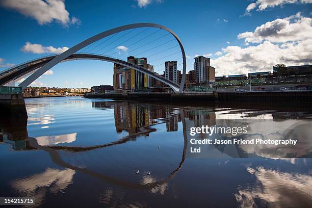 gateshead millennium bridge - gateshead millennium bridge stock pictures, royalty-free photos & images