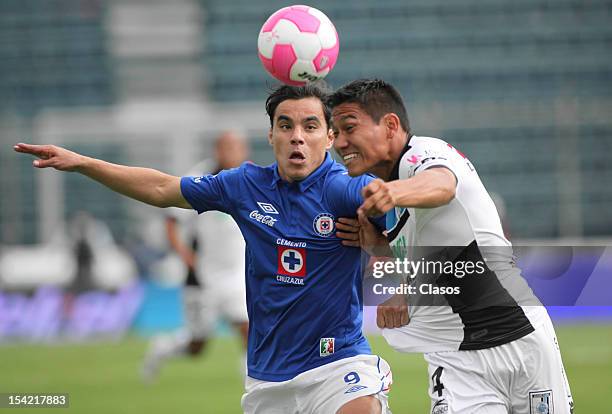 Omar Bravo of Cruz Azul pelea por la pelota con Armando Pulido de Queretaro durante el partido de futbol entre Cruz Azul y Queretaro como parte de la...
