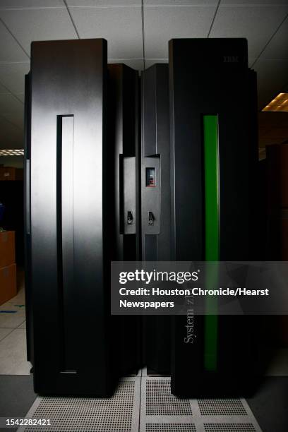 Ibm Z10 Module Ibm Mainframe Photos and Premium High Res Pictures - Getty Images