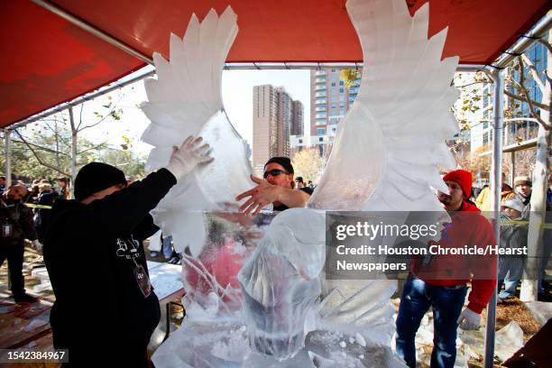 Chainsaw Ice Photos and Premium High Res Pictures - Getty Images