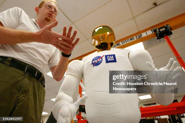 R2 Nasa 112 Nasa Humanoid Robot Stock Photos, High-Res Pictures, and Images ...