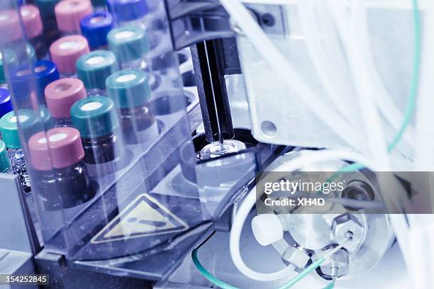laboratory equipment robot arm working - pharmaceutical manufacturing machine stock pictures, royalty-free photos & images