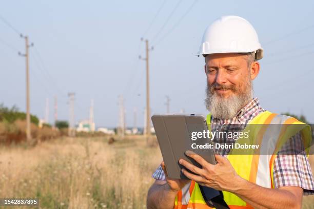 Maintenance Men 4,046 Maintenance Man Drawing Stock Photos, High-Res Pictures, and ...