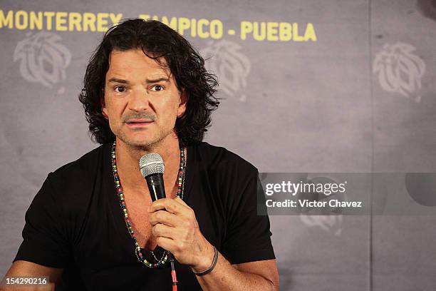 Guatemalan singer-songwriter Ricardo Arjona attends a press conference at Arena Ciudad De Mexico on October 17, 2012 in Mexico City, Mexico.