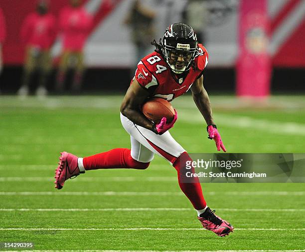 Roddy White of the Atlanta Falcons runs with a catch against the Oakland Raiders at the Georgia Dome on October 14, 2012 in Atlanta, Georgia