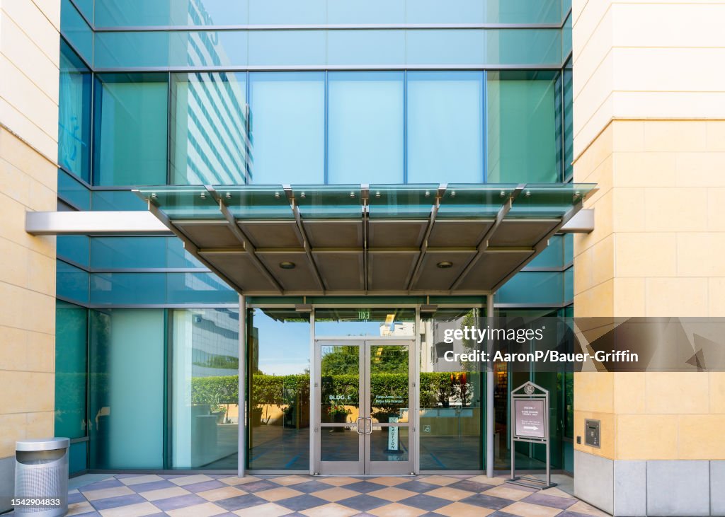 Sherman Oaks Exteriors And Landmarks - 2023