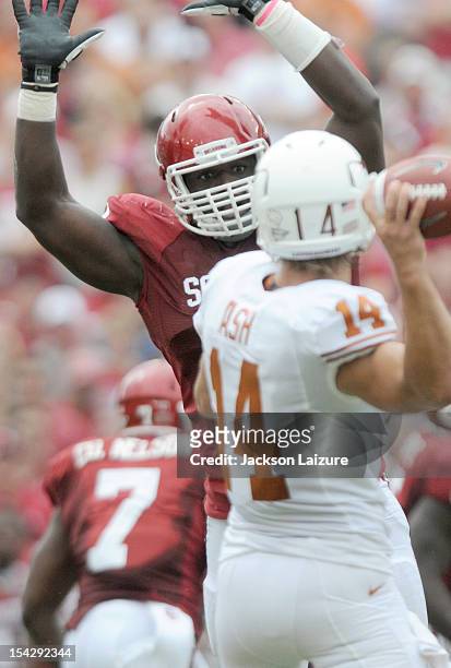 Defensive end David King of the Oklahoma Sooners pressures quarterback David Ash of the Texas Longhorns on October 13, 2012 at The Cotton Bowl in...