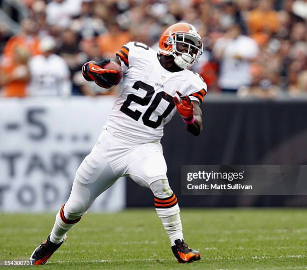 Running back Montario Hardesty of the Cleveland Browns runs the ball against the Cincinnati Bengals at Cleveland Browns Stadium on October 14, 2012...