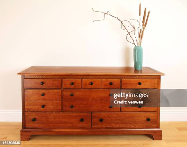 bedroom chest drawer - commode stockfoto's en -beelden