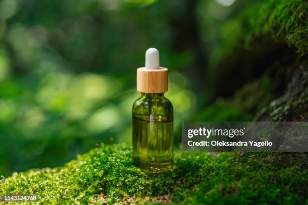 green glass dropper bottle for essence oil or serum. - medicinal cannabis stockfoto's en -beelden