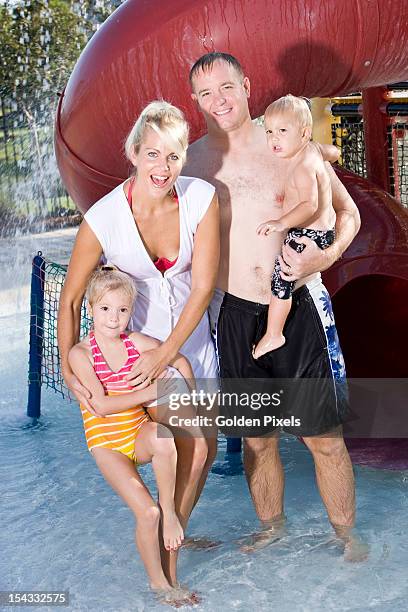 young family playing at water park - baby at splash pad stock pictures, royalty-free photos & images