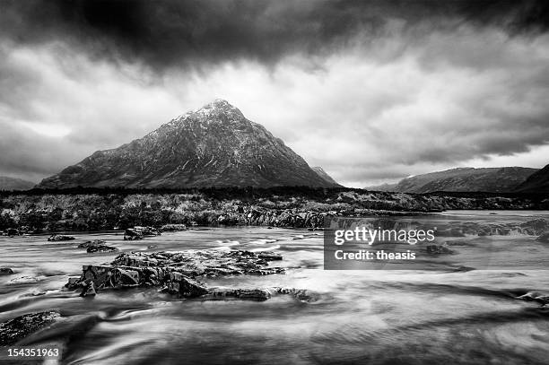 storm in glencoe - glencoe schotland stockfoto's en -beelden